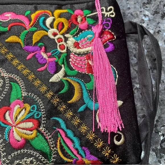 Embroidered Tibetan colorful butterfly clutch / NWOT - Picture 6 of 7
